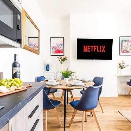 Cozy 2 Bedroom Apartment In Sutton Esterno foto