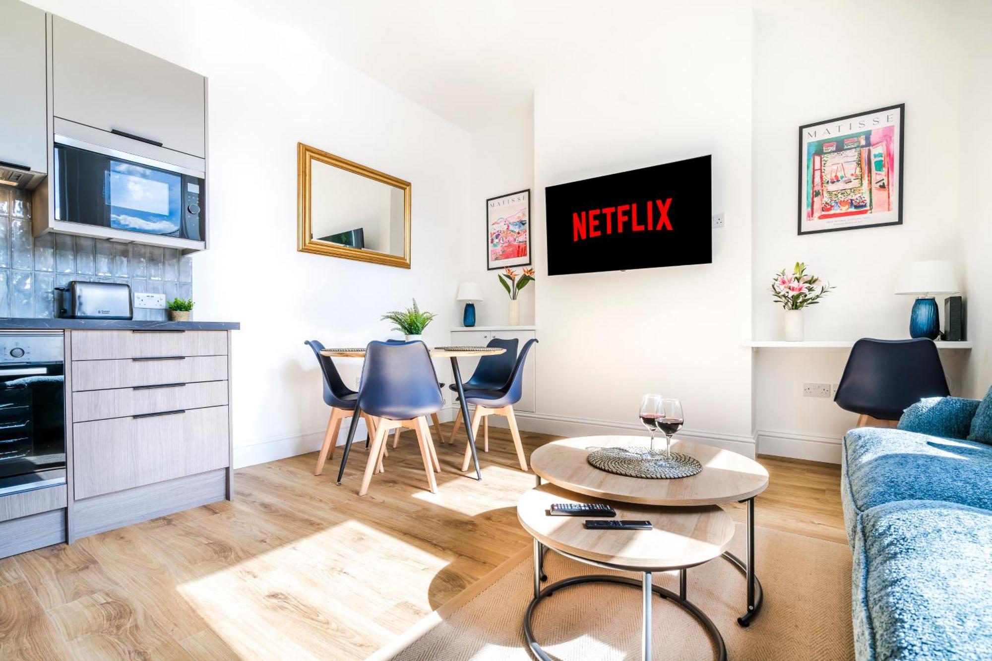 Cozy 2 Bedroom Apartment In Sutton Esterno foto