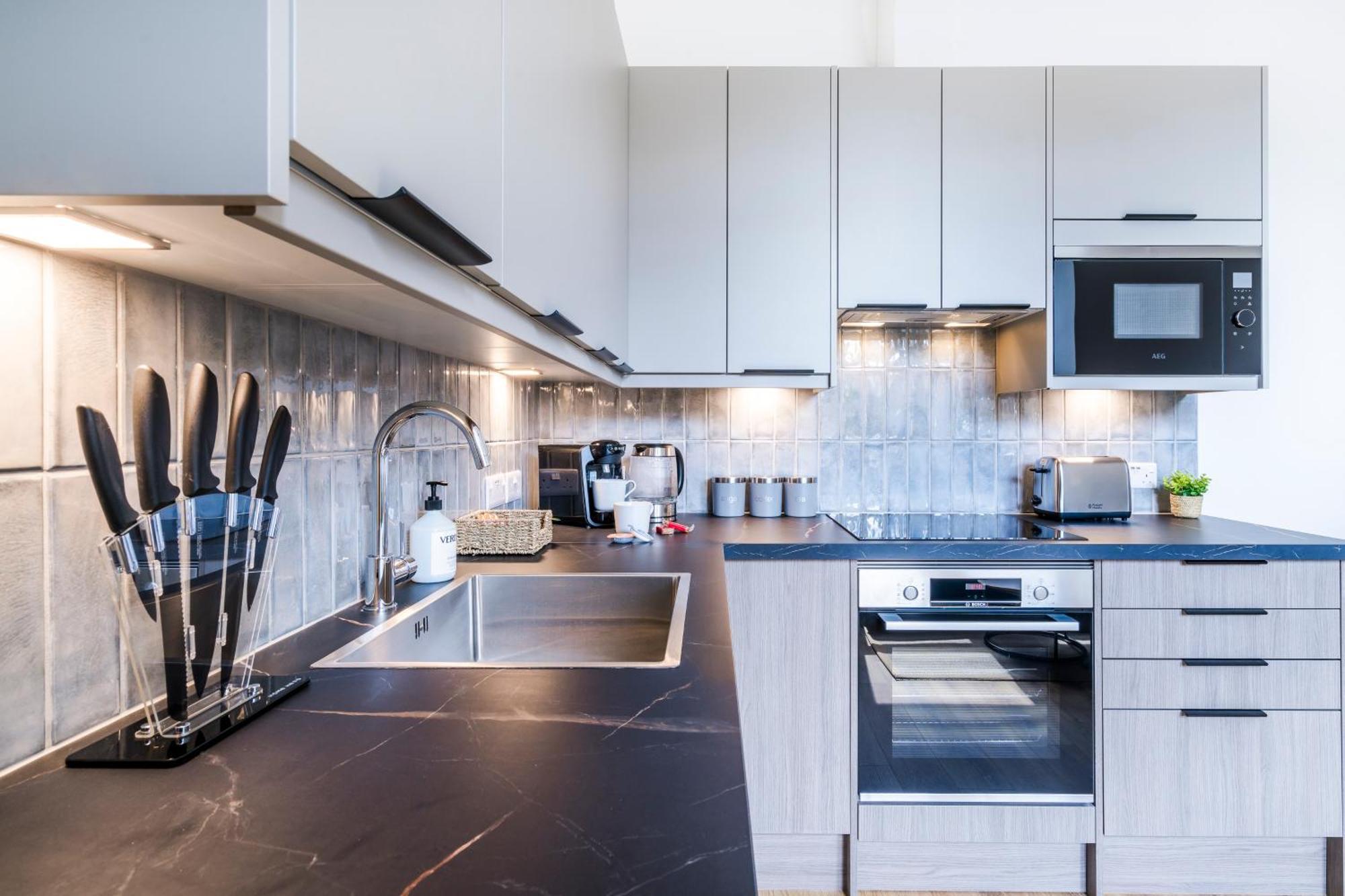 Cozy 2 Bedroom Apartment In Sutton Esterno foto