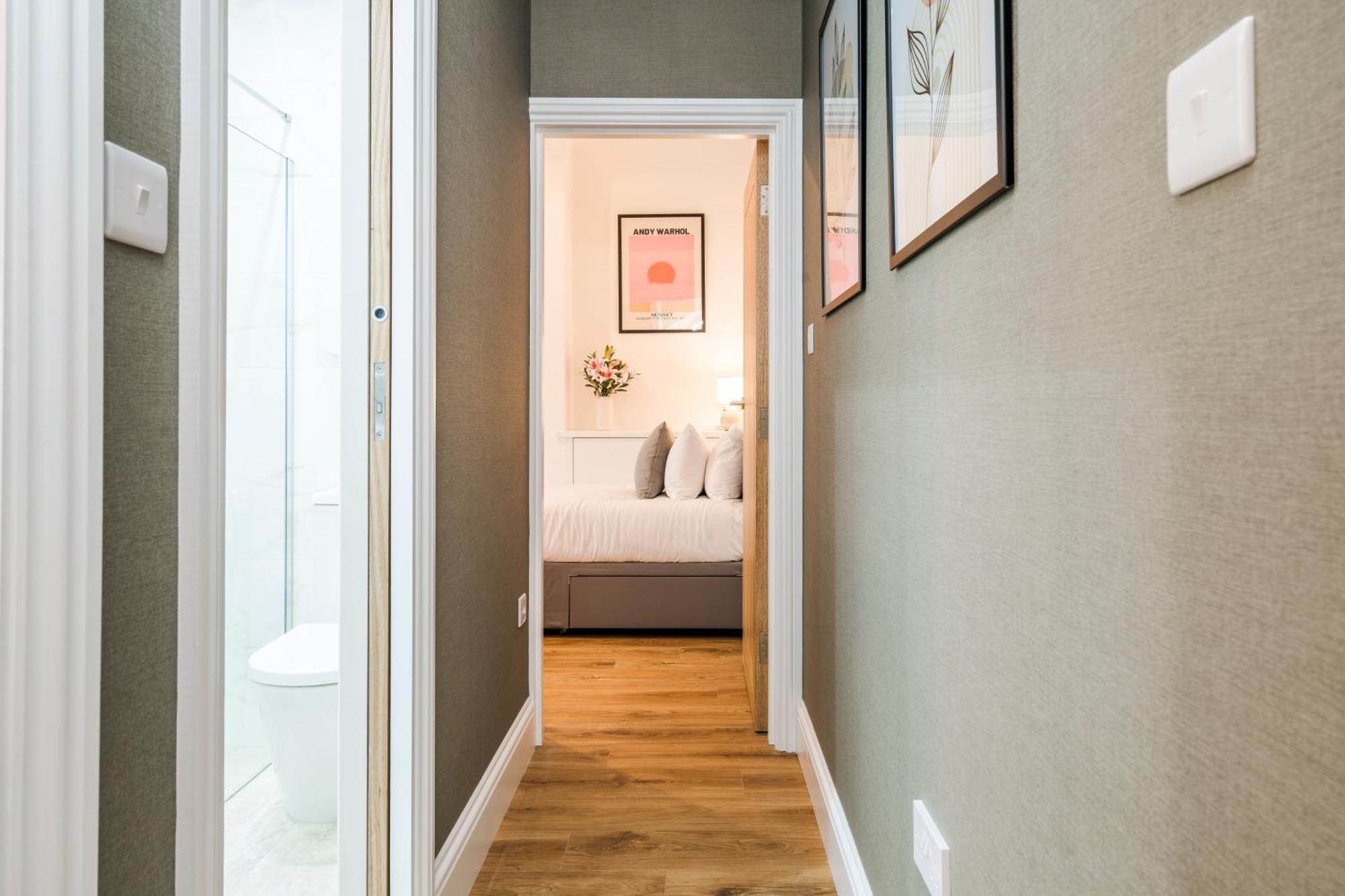 Cozy 2 Bedroom Apartment In Sutton Esterno foto