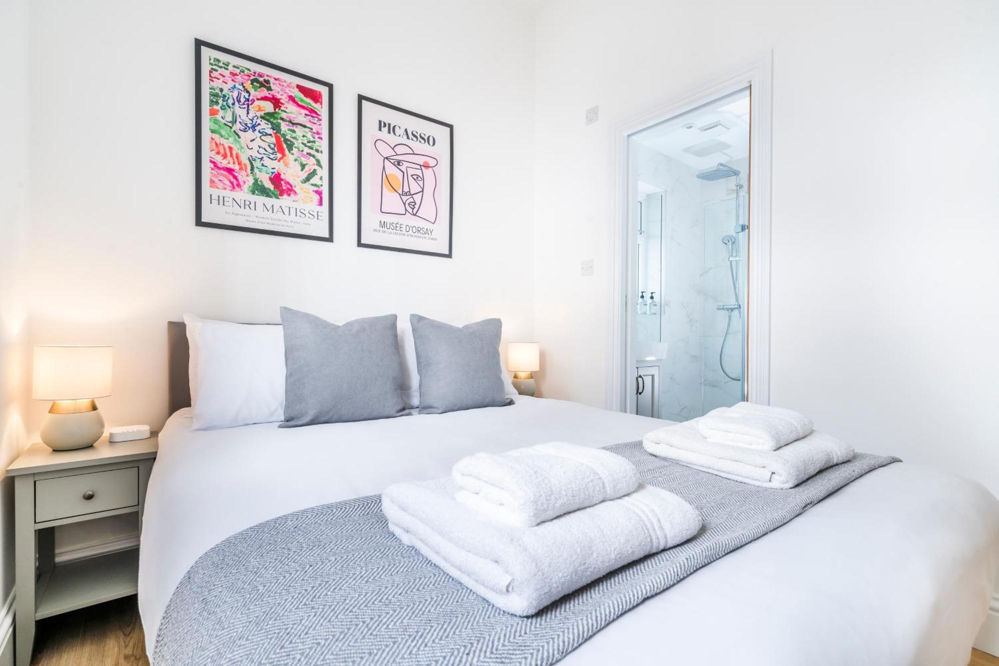 Cozy 2 Bedroom Apartment In Sutton Esterno foto