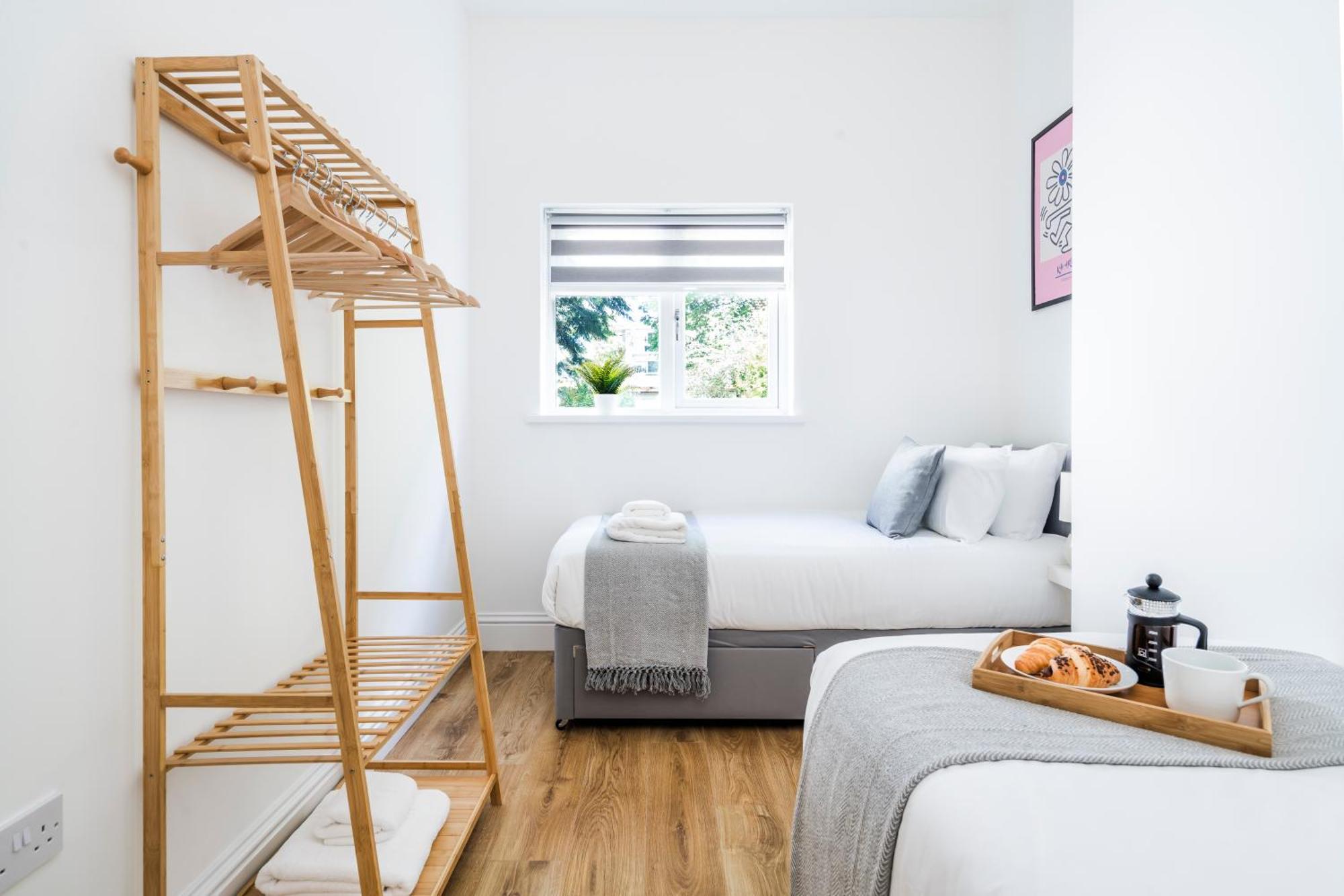 Cozy 2 Bedroom Apartment In Sutton Esterno foto