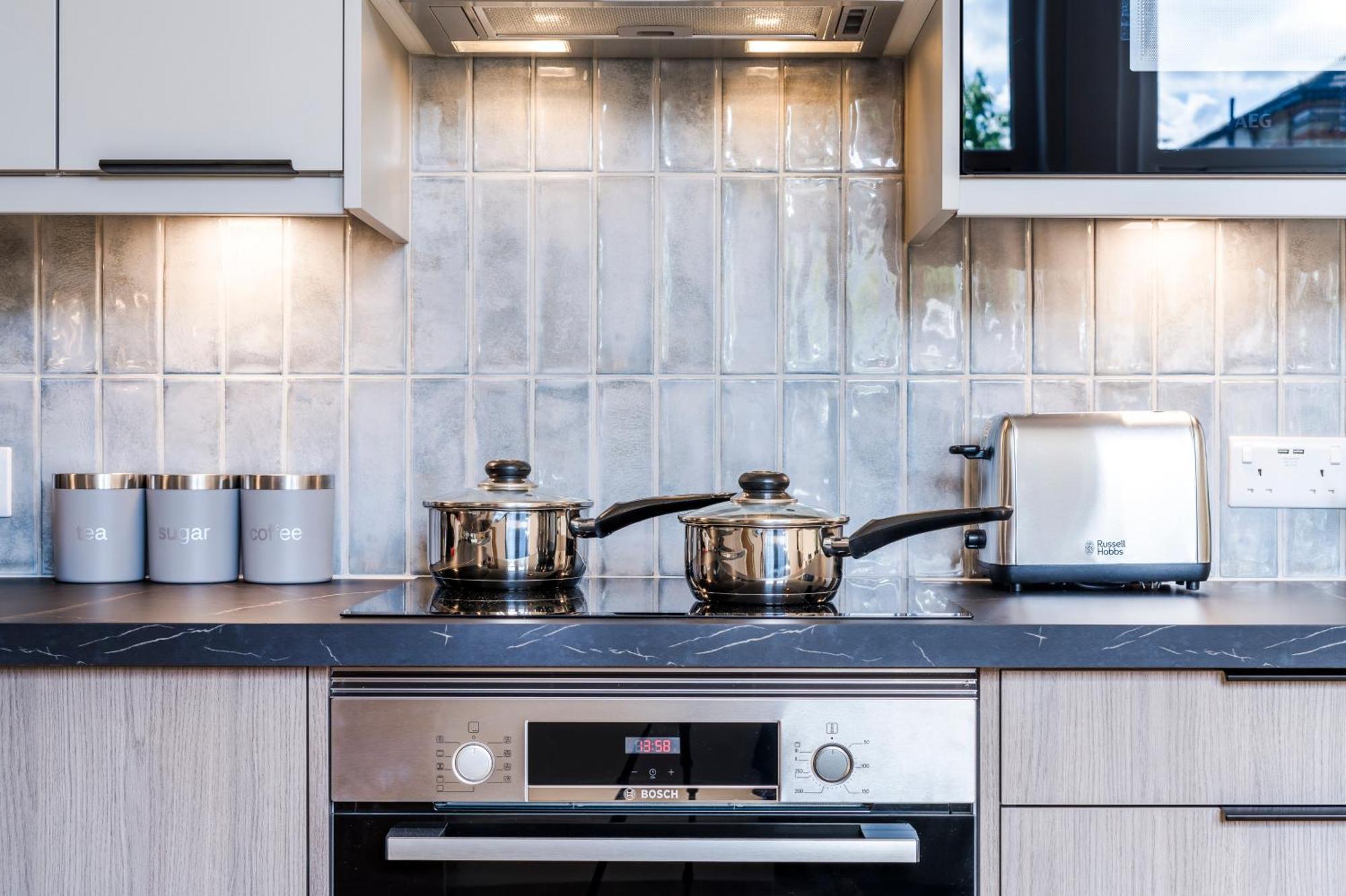 Cozy 2 Bedroom Apartment In Sutton Esterno foto