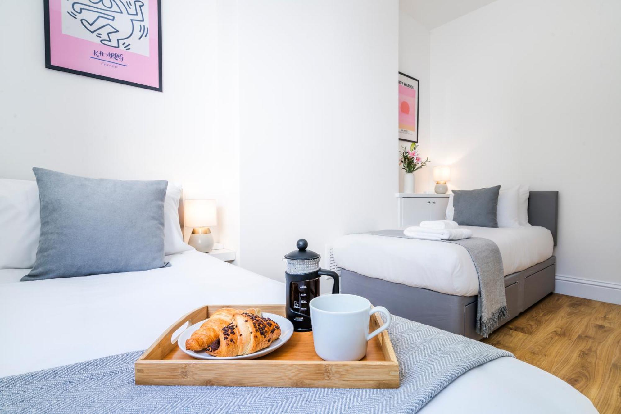 Cozy 2 Bedroom Apartment In Sutton Esterno foto
