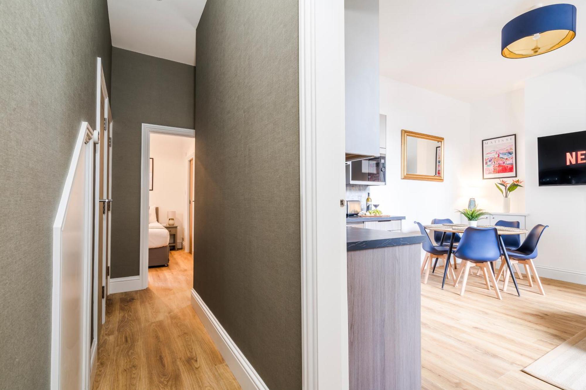 Cozy 2 Bedroom Apartment In Sutton Esterno foto