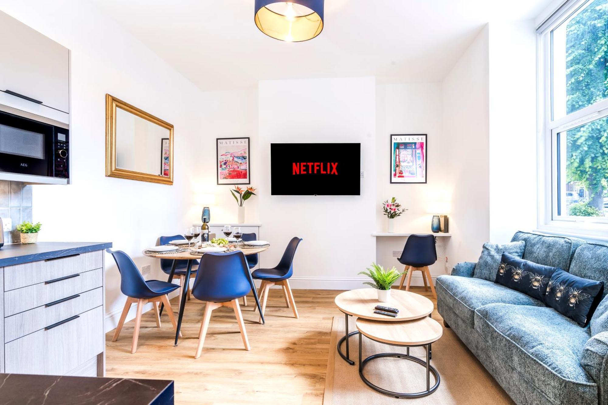 Cozy 2 Bedroom Apartment In Sutton Esterno foto