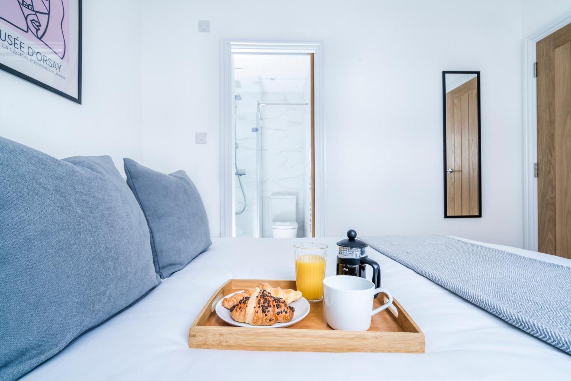 Cozy 2 Bedroom Apartment In Sutton Esterno foto
