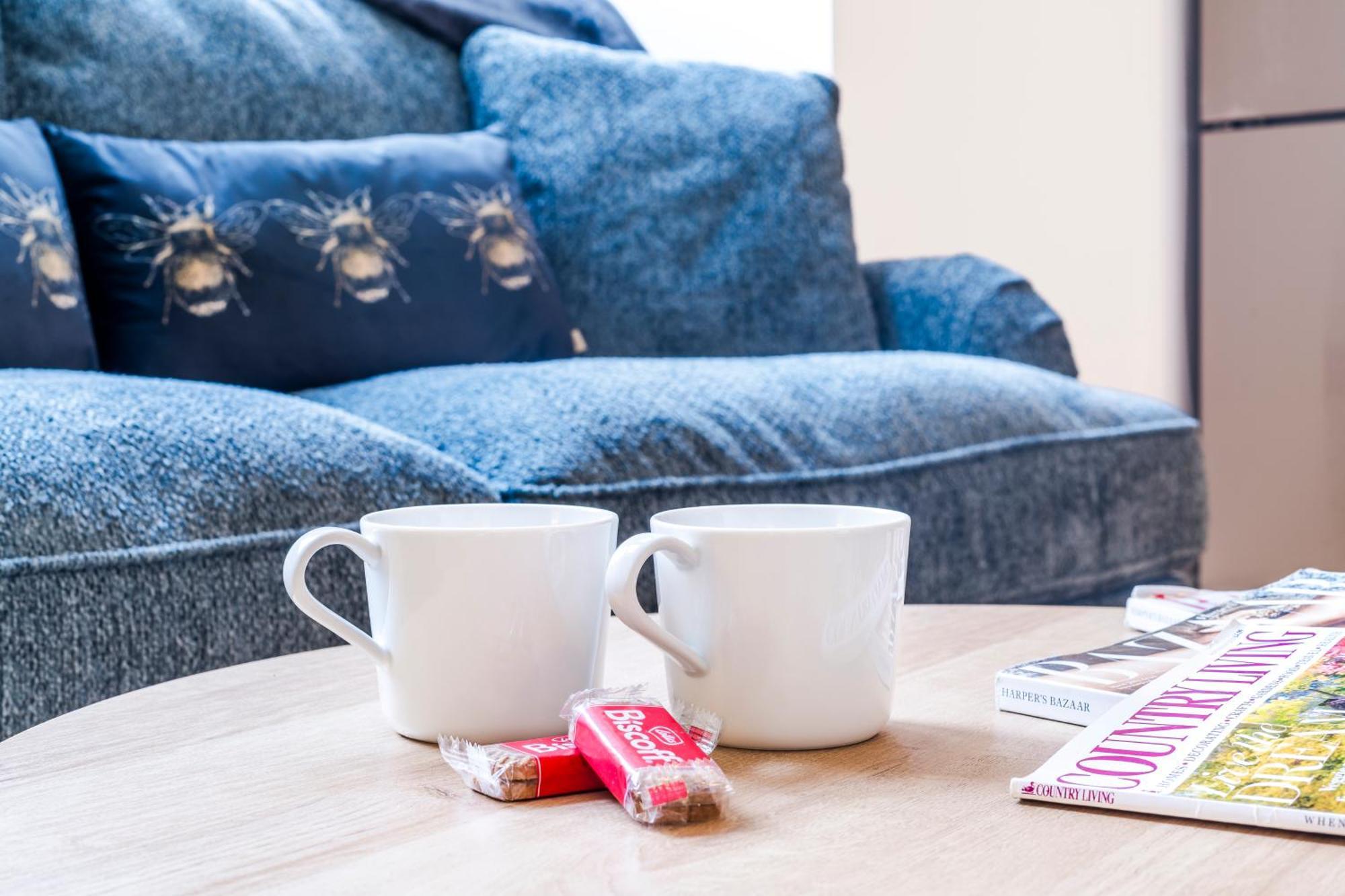 Cozy 2 Bedroom Apartment In Sutton Esterno foto